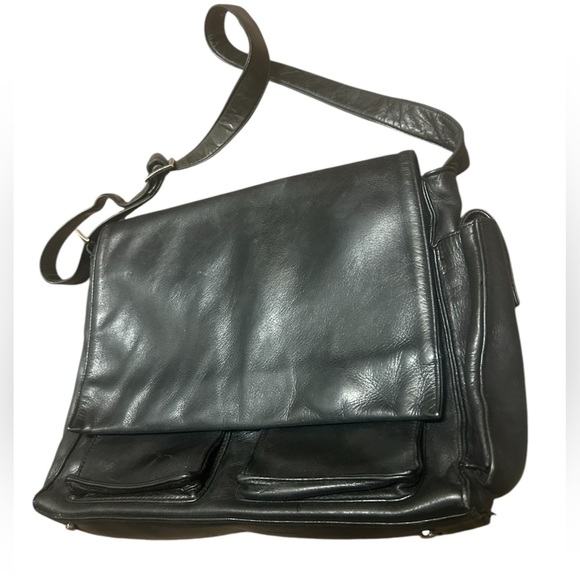Danier Handbags - Danier MINT new as possible Black Leather Messenger/crossbody bag ultra soft